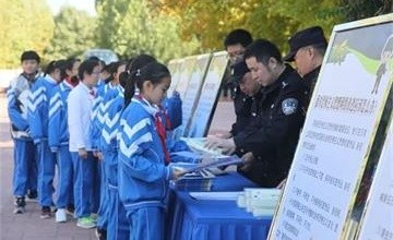北京市師達(dá)中學(xué)開(kāi)展校園反恐實(shí)戰(zhàn)演練活動(dòng)圖片