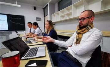 北外附屬龍游湖外國語學(xué)校中外導(dǎo)師面向國際研究“有效”圖片
