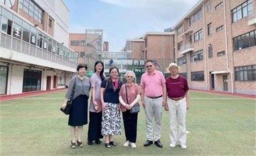 上海首批十佳校長葛麗芳女士蒞臨上海常青藤學(xué)校參觀指導(dǎo)圖片