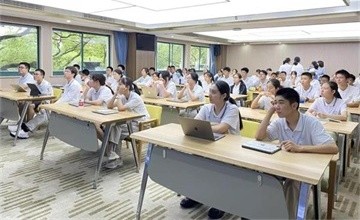 波士頓大學(xué)招生官來(lái)訪杭州第十四中學(xué)國(guó)際部圖片