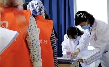 北京王府學(xué)?！胺鹣怠迸⒌摹耙靶摹保河米约旱呐檫@個(gè)世界作出改變！圖片
