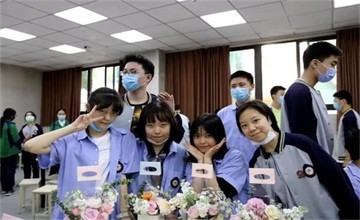 成都外國語學校國際班學子致母親節(jié)：你的成長板塊，是她的世界地圖圖片