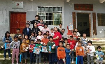 貴陽市第一中學(xué)國際班：關(guān)愛留守兒童，讓每一天都有意義！記中美班六一支教活動圖片
