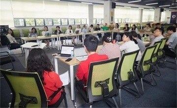 第二學(xué)期上海七寶德懷特高級中學(xué)班導(dǎo)團隊研討活動圖片