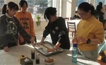 【山西劍橋國(guó)際學(xué)?！ば@活動(dòng)】熱鬧過(guò)冬至，開心包餃子圖片