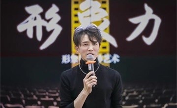 陽光為媒，鮮花為伴，北京王府學(xué)校愿你快樂“美”一天！圖片