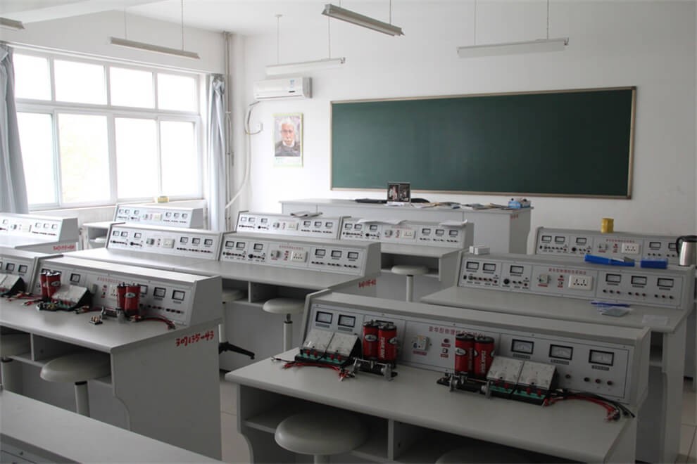 北京力邁中美國際學校物理實驗室圖片