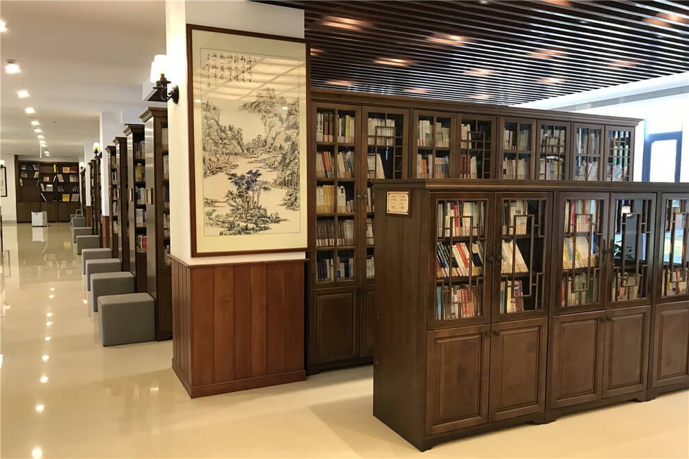 上海融育學(xué)校圖書館圖片01