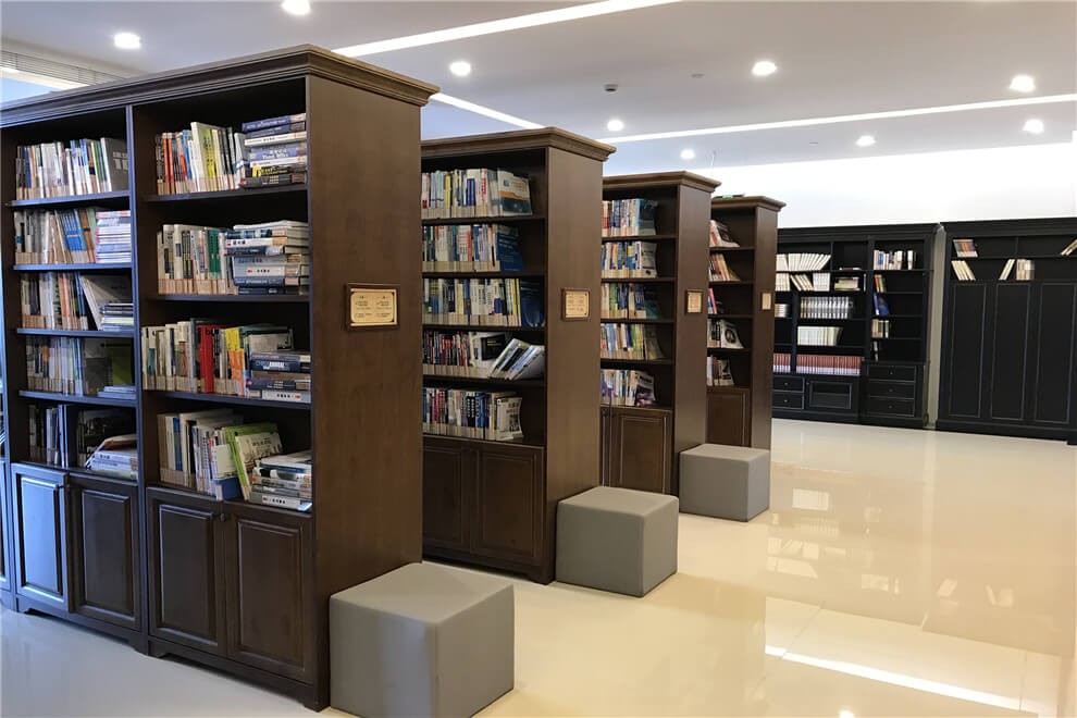 上海融育學(xué)校圖書館圖片04