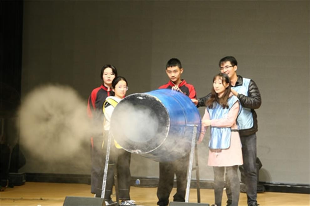 北京師范大學附屬中學國際部科技人文節(jié)活動圖集
