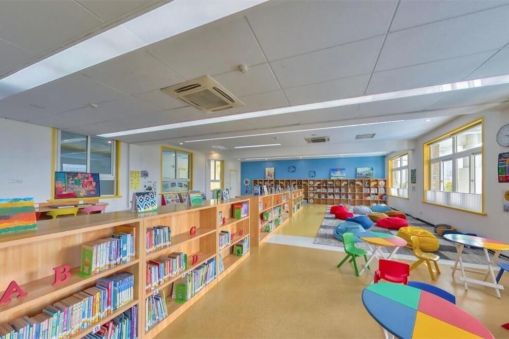 寧波華茂國際學(xué)校小學(xué)圖書館圖片