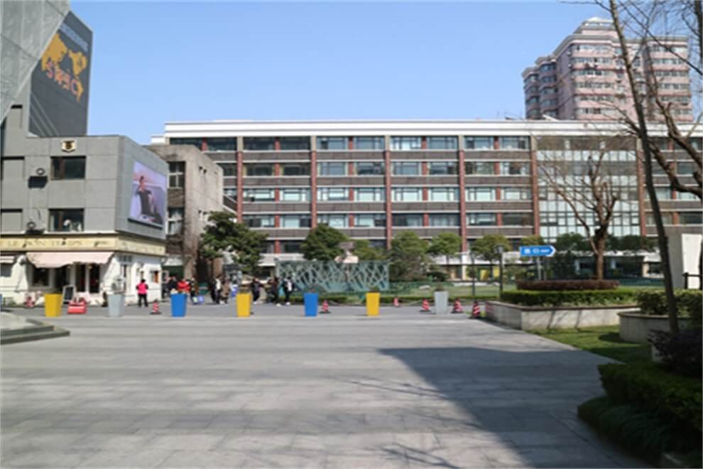 上海新虹橋中學(xué)NHA國際高中校園環(huán)境圖片02