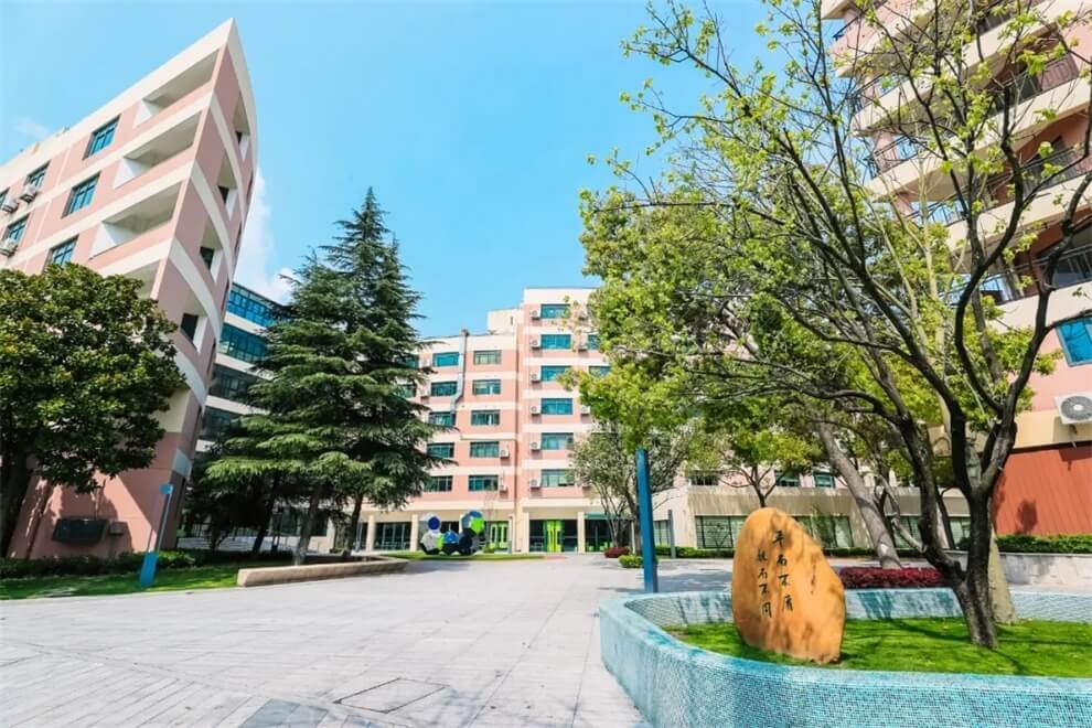 上海市民辦平和學(xué)校校園建筑圖片02
