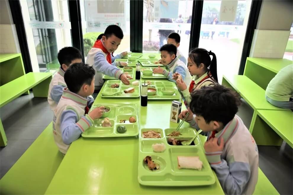 上海市民辦平和學(xué)校餐廳圖片01