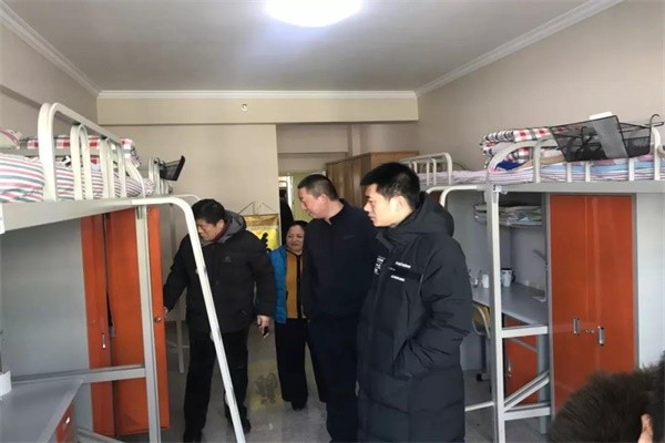 哈爾濱順邁華美外國語學校教師檢查宿舍衛(wèi)生圖集02