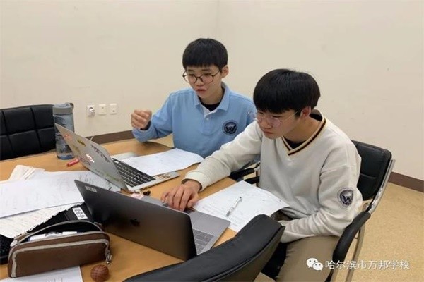 哈爾濱市萬(wàn)邦學(xué)校國(guó)際班線上辯論會(huì)圖集