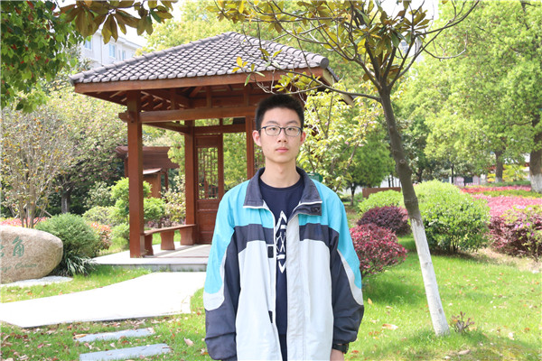 高二7班蔡奔同學(xué)圖片
