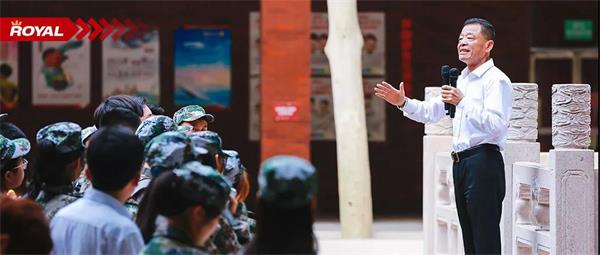 北京王府學(xué)校新生軍訓(xùn)大會校長講話圖片2