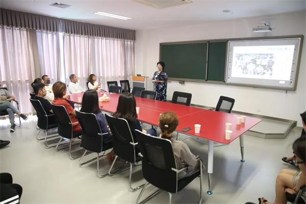 芳草外國語學校2019-2020學年第一期新生家長會圖片