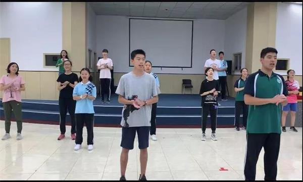 北師大亞太實(shí)驗(yàn)學(xué)校演繹世界經(jīng)典 追尋幸福真諦圖片1
