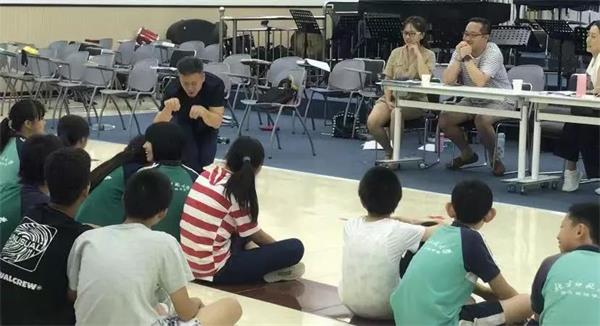 北師大亞太實(shí)驗(yàn)學(xué)校演繹世界經(jīng)典 追尋幸福真諦圖片3