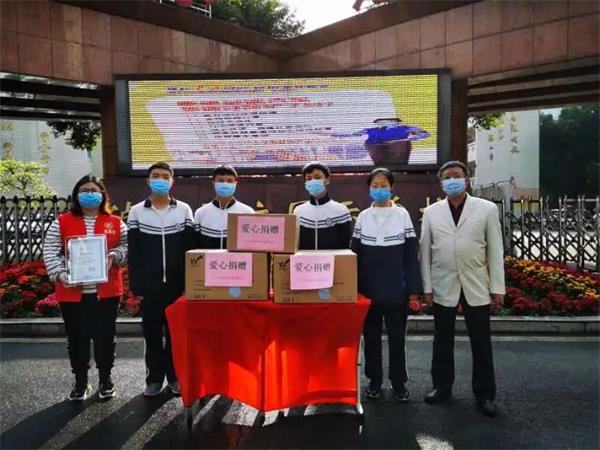 四川省康養(yǎng)事業(yè)發(fā)展基金會(huì)口罩捐贈(zèng)圖片2