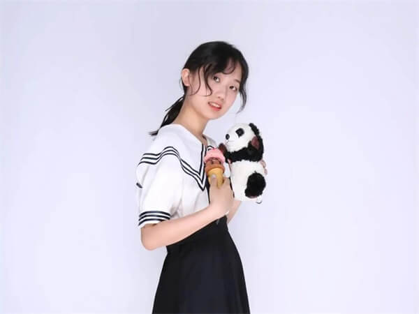 濟(jì)南外國(guó)語(yǔ)國(guó)際課程中心畢業(yè)生專訪:擁有超強(qiáng)經(jīng)濟(jì)頭腦的宮銘藝01
