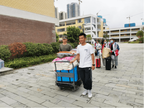 貴陽中鐵置業(yè)中加學校夏令營01