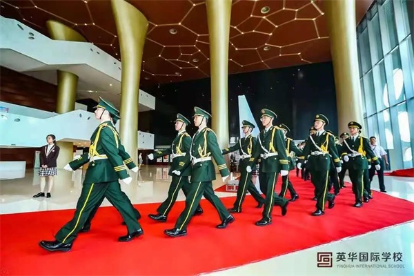 天津英華國際學校國旗護衛(wèi)隊升旗儀式圖片3