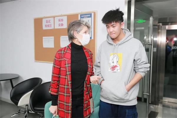 分享勝利的喜悅圖片2