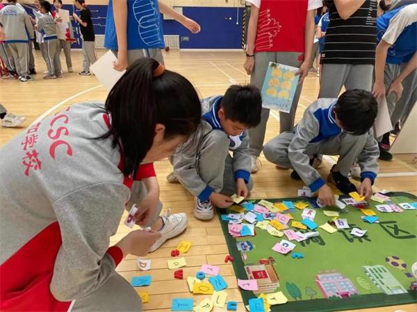 西安灃東中加學(xué)校小學(xué)部英文單詞拼寫嘉年華活動圖片2