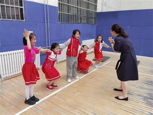 西安灃東中加學(xué)校小學(xué)部英文單詞拼寫嘉年華活動圖片5