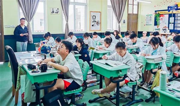 市教育局在寧波至誠學校開展教學調(diào)研活動圖片1