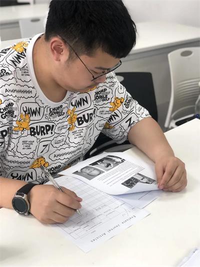 上外賢達(dá)國(guó)際高中英語(yǔ)校報(bào)月刊編輯部例會(huì)圖片3