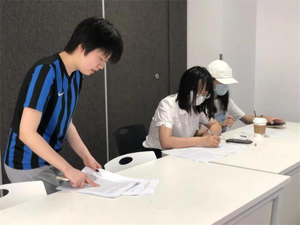 老師上課圖片