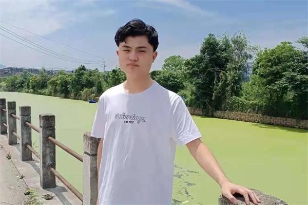 徐翊杰同學(xué)圖片