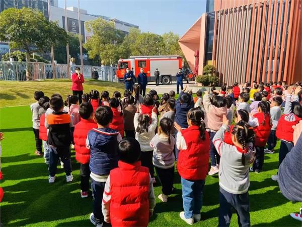 消防員叔叔走進(jìn)上海青浦區(qū)圣地雅歌幼兒園圖片2