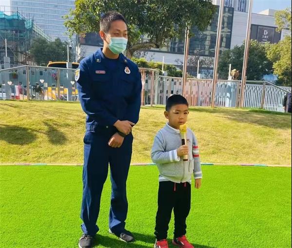 消防員叔叔走進(jìn)上海青浦區(qū)圣地雅歌幼兒園圖片3