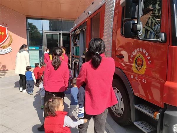 消防員叔叔走進(jìn)上海青浦區(qū)圣地雅歌幼兒園圖片4