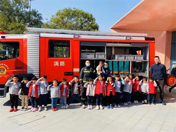 消防員叔叔走進(jìn)上海青浦區(qū)圣地雅歌幼兒園圖片5