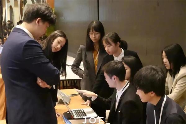 深國交學(xué)生參加商賽圖片