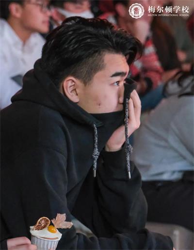 梅爾頓學(xué)?！案卸鞴?jié)暨成人禮”儀式圖片2