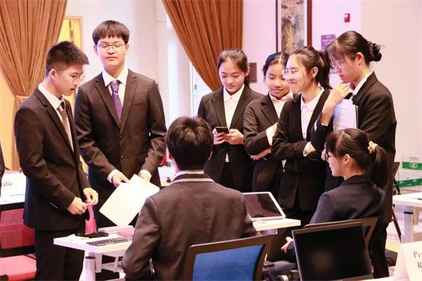 日本代表與英國代表就海洋可再生資源進行激烈交鋒圖片