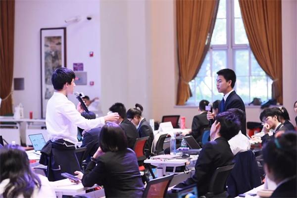 會場內(nèi)諸位代表自由磋商圖片