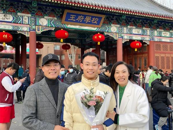 一家三口合照圖片