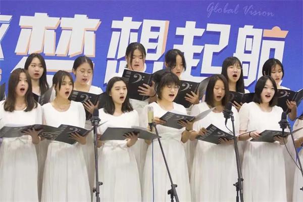 學(xué)生合唱圖片